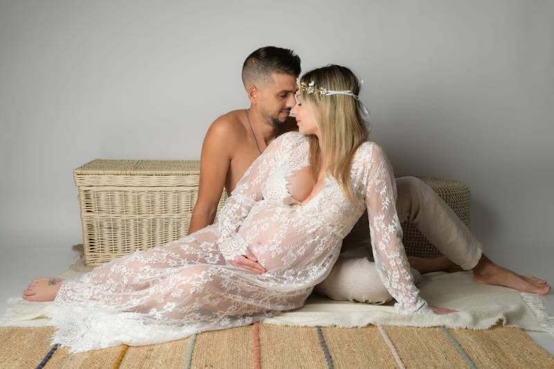 Shooting photo Robe grossesse bohème blanc près de lyon (69)